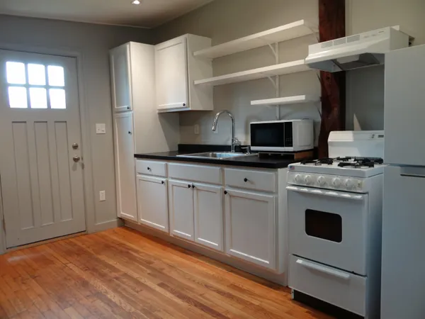 $900 | 25 School Street, Unit 25, Canaan, NH 03741