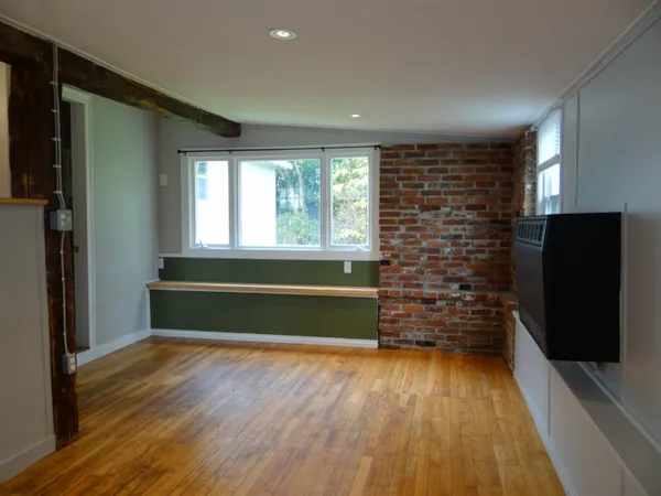 $900 | 25 School Street, Unit 25, Canaan, NH 03741