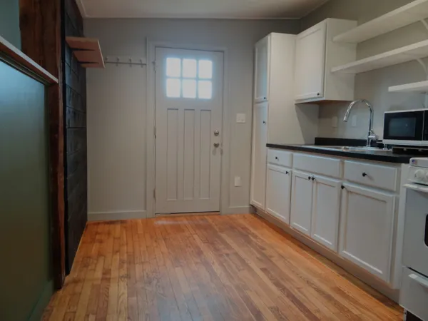 $900 | 25 School Street, Unit 25, Canaan, NH 03741