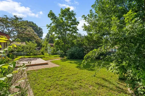 a view of yard with green space