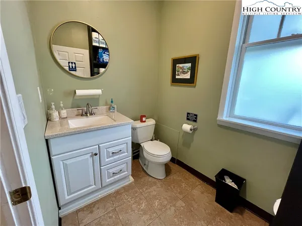 $1,600 | 11 East 2nd Street, West Jefferson, NC 28694