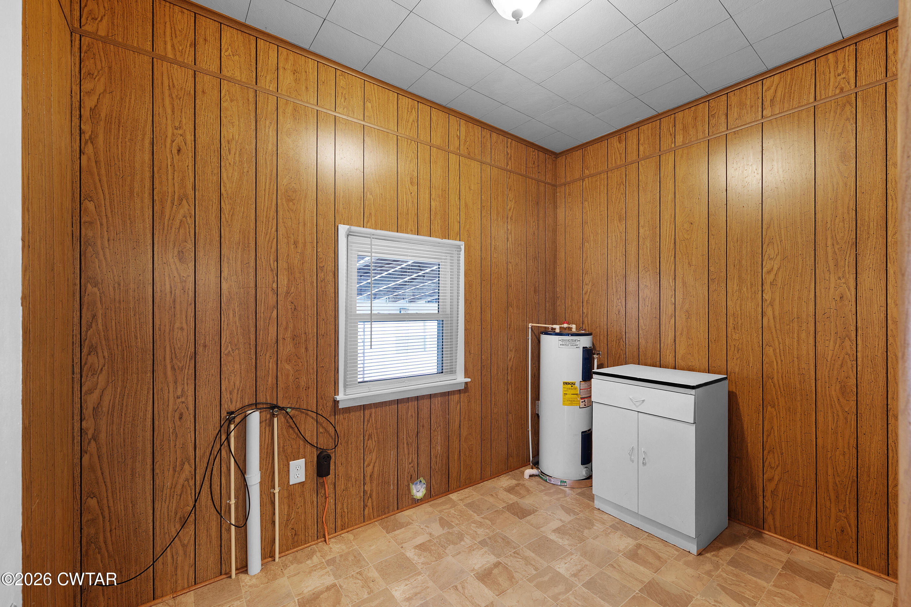 2 Gregg Street Jackson, TN 38301 - Photo 14 of 18 a view of an empty room with a window