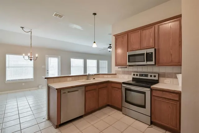 $2,500 | 4 Blue Meadow Court, Mansfield, TX 76063