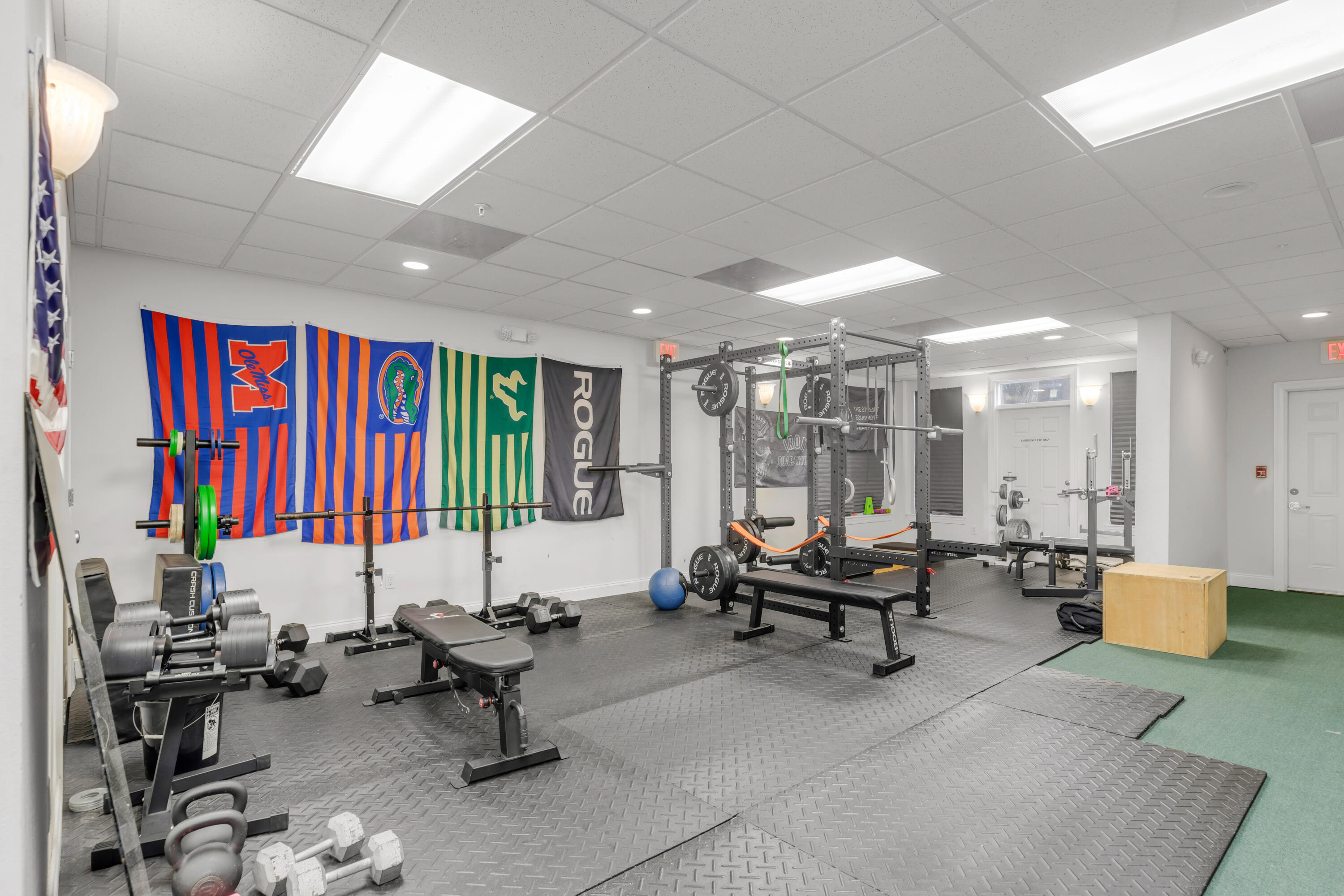 159 Brooks Street Southeast, Unit 207 Fort Walton Beach, FL 32548 - Photo 23 of 30 a living room with furniture and floor to ceiling window
