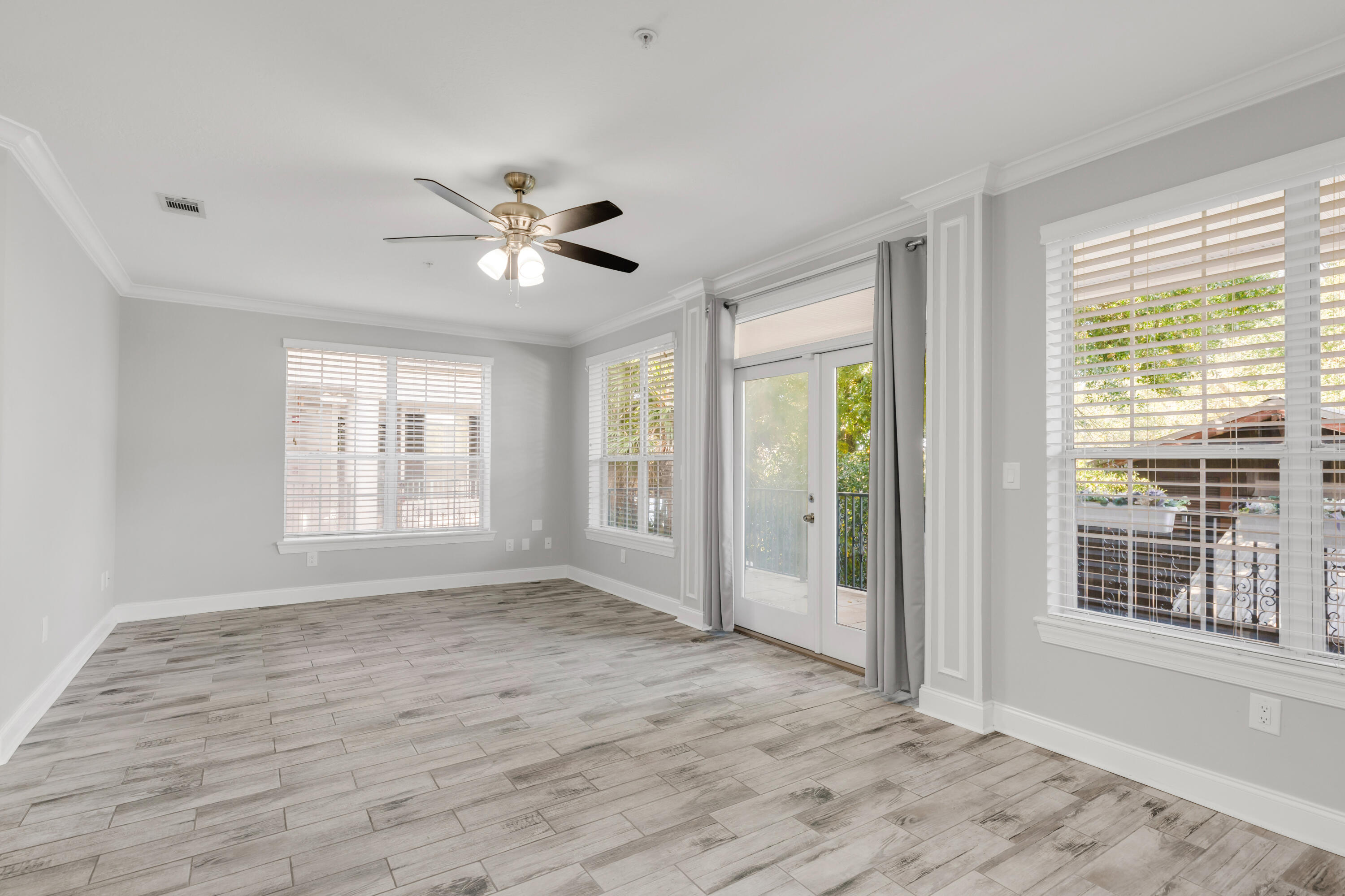 159 Brooks Street Southeast, Unit 207 Fort Walton Beach, FL 32548 - Photo 6 of 30 a view of an empty room with a window