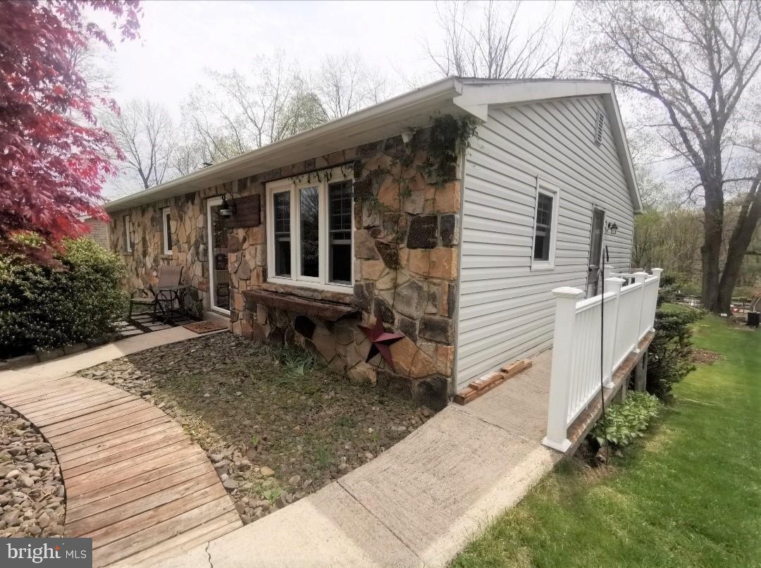 2512 Berkley Road Reading, PA 19605 - Photo 2 of 23