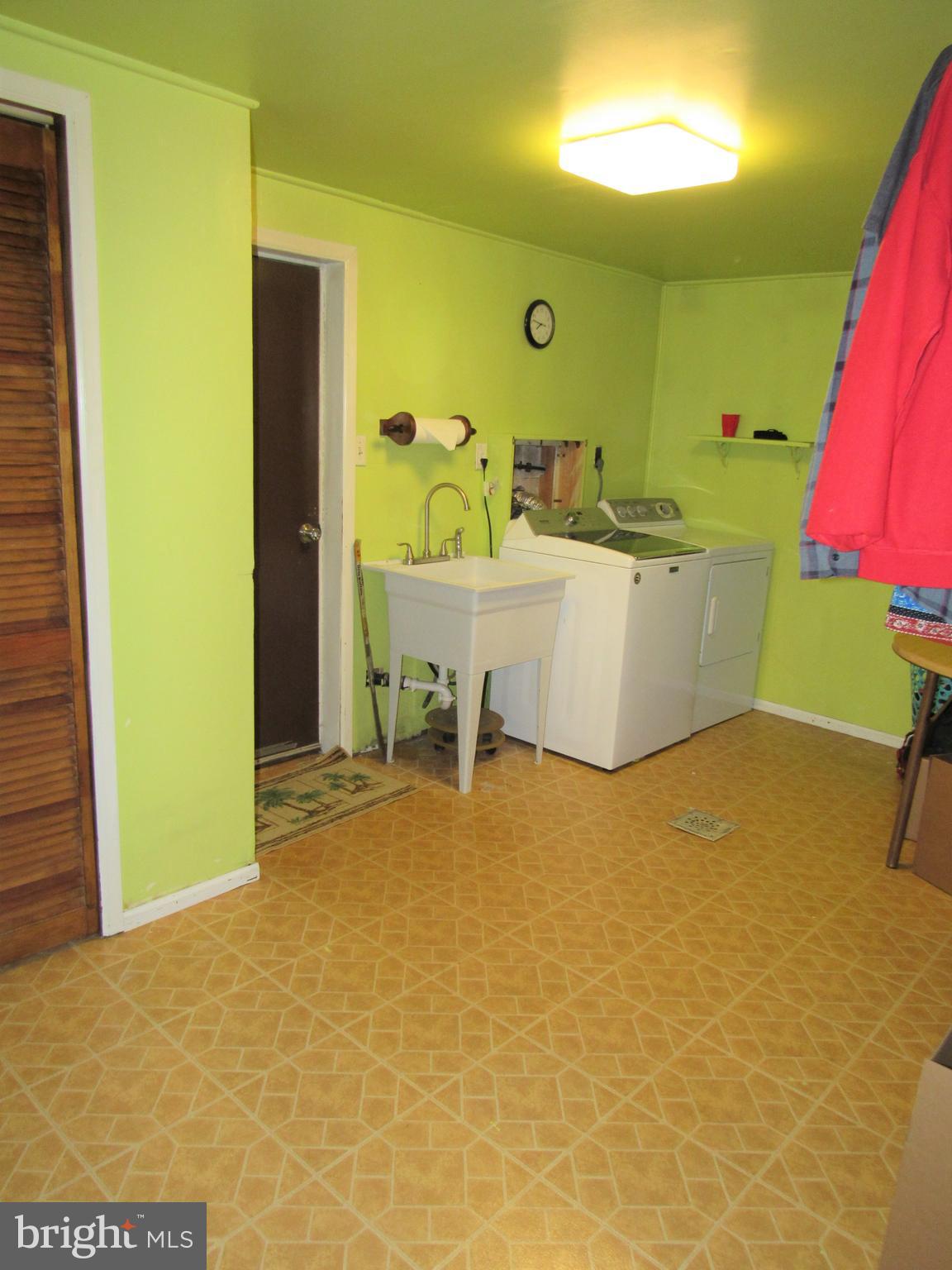 2512 Berkley Road Reading, PA 19605 - Photo 17 of 23