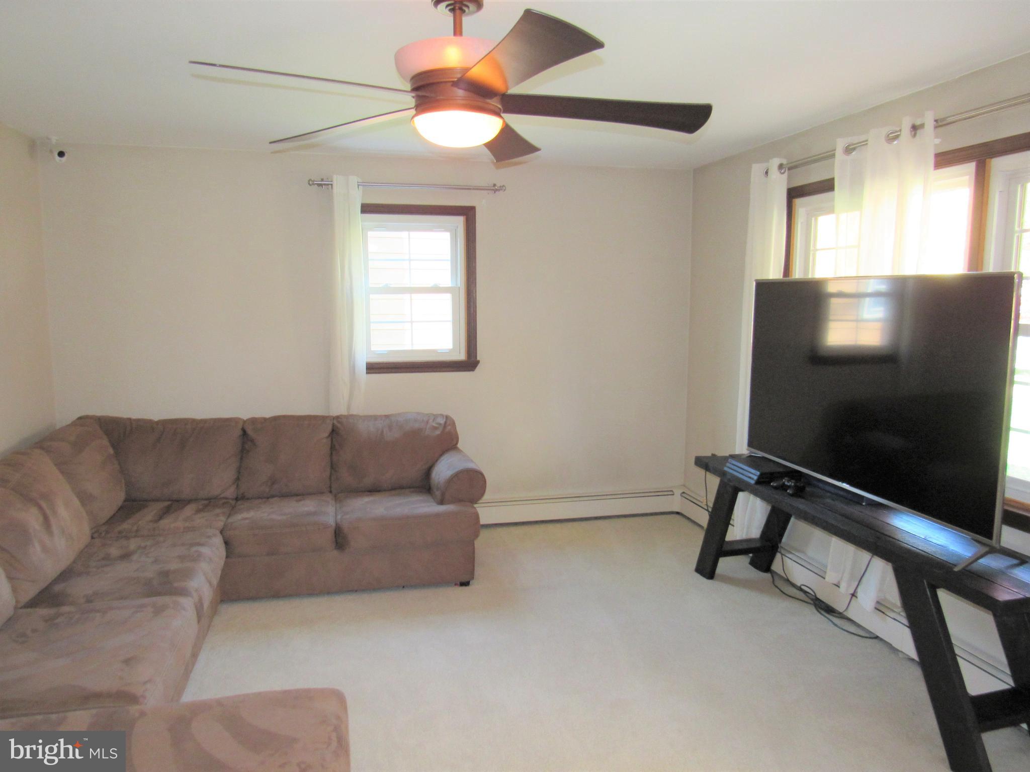 2512 Berkley Road Reading, PA 19605 - Photo 7 of 23