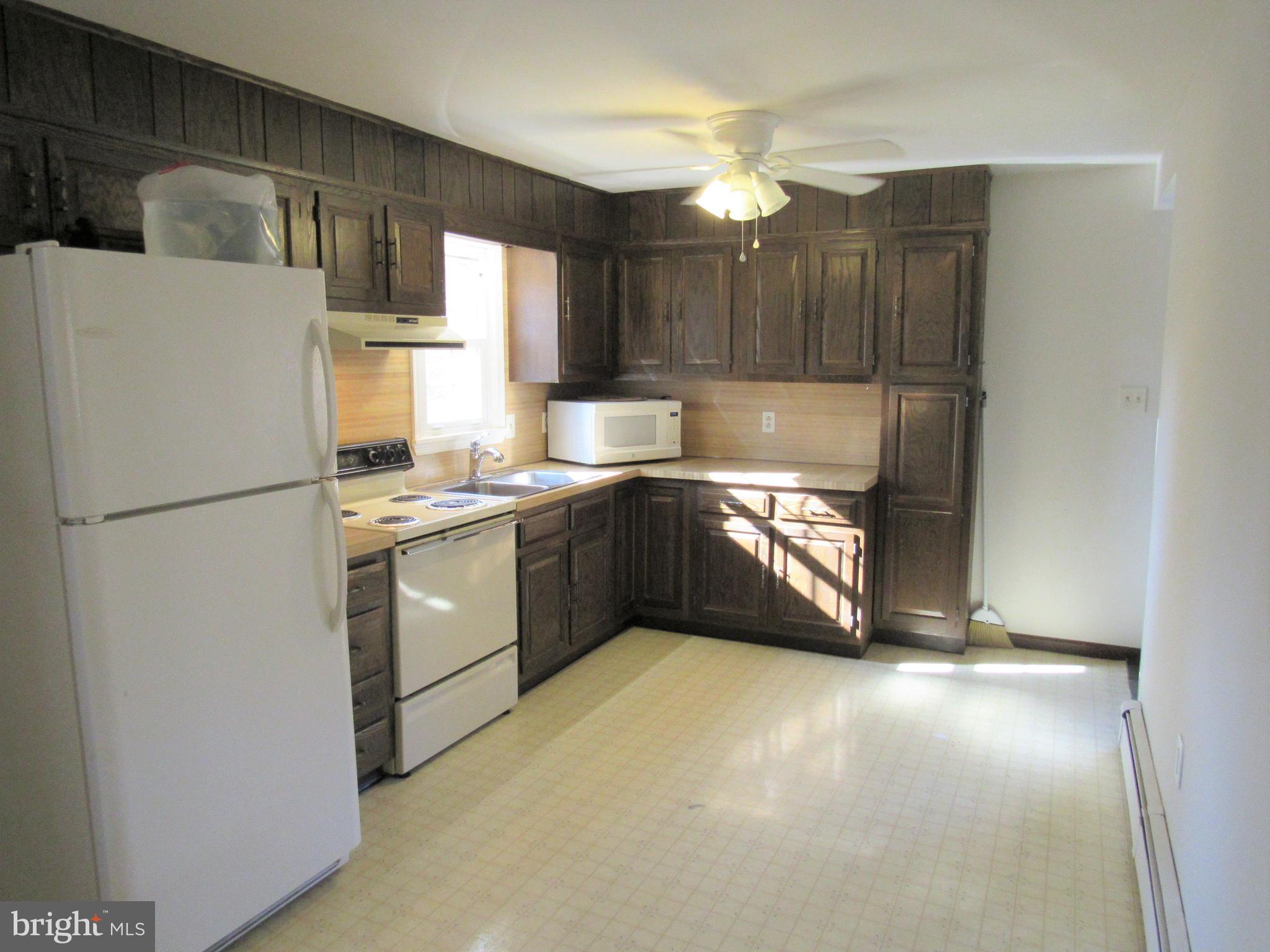 2512 Berkley Road Reading, PA 19605 - Photo 9 of 23