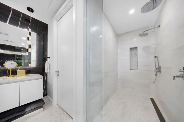 $20,000 | 700 Northeast 26th Terrace, Unit 2202, Miami, FL 33137