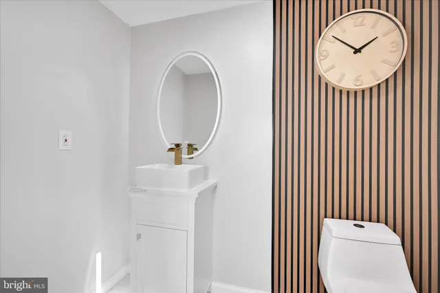 a bathroom with a toilet and a bathtub