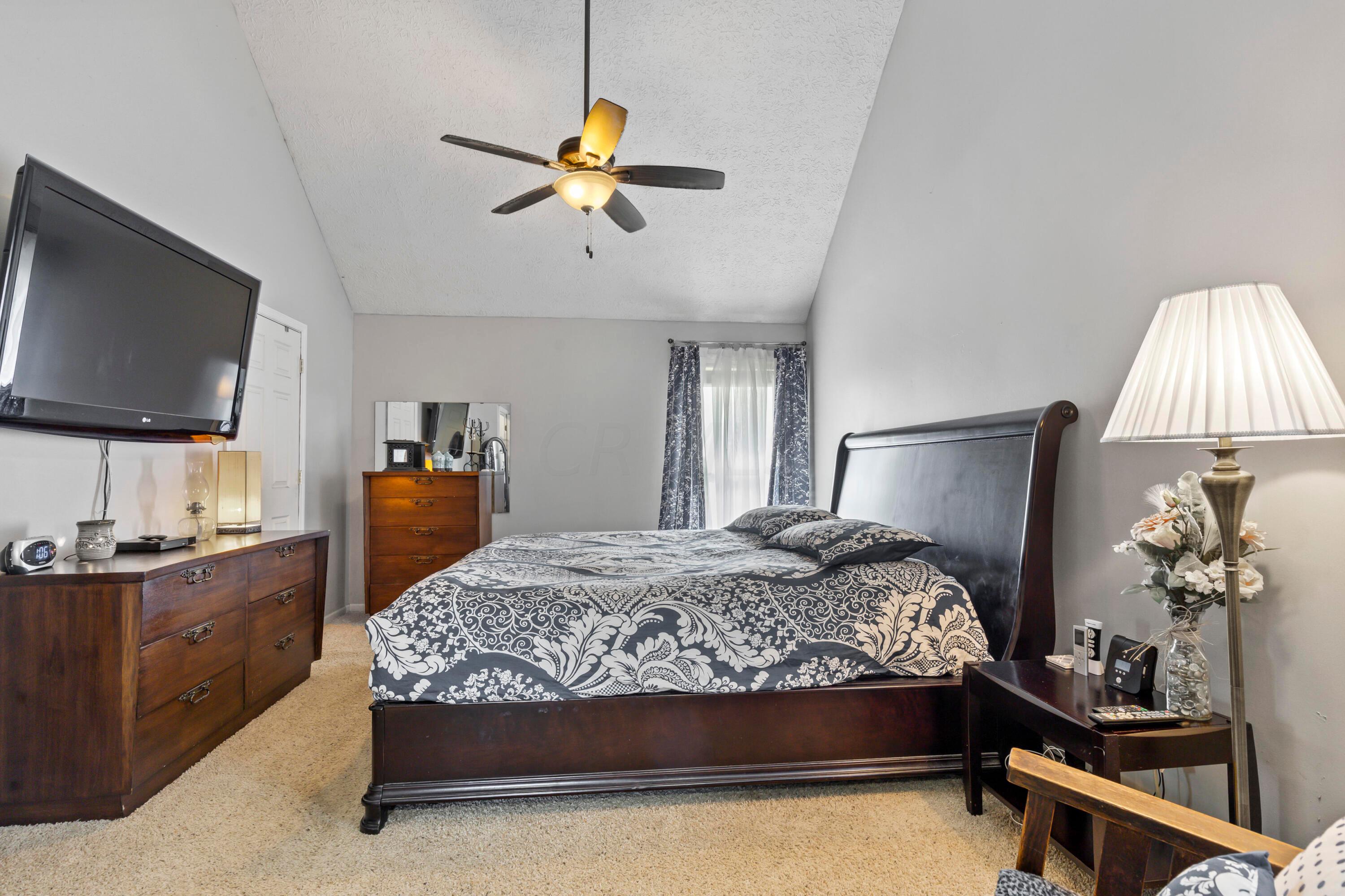 2136 Hoss Road Utica, OH 43080 - Photo 17 of 51 Owner Suite