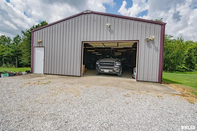 $324,000 | 16807 East Kendall Road, Mount Vernon, IL 62864