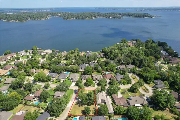 $2,600 | 101 April Point Place, Conroe, TX 77356
