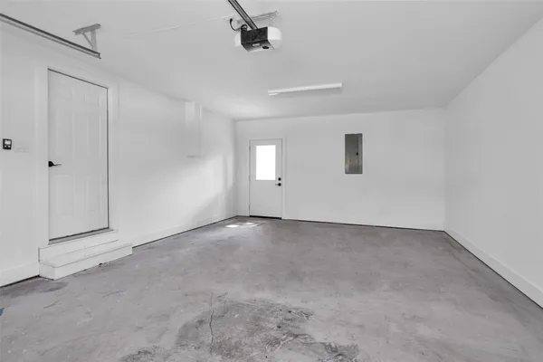 $2,600 | 101 April Point Place, Conroe, TX 77356