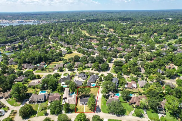 $2,600 | 101 April Point Place, Conroe, TX 77356