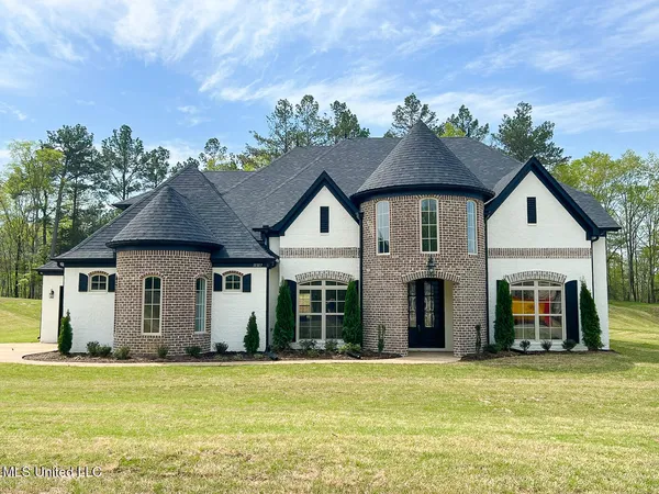 $551,000 | 206 Poplar Lane, Holly Springs, MS 38635