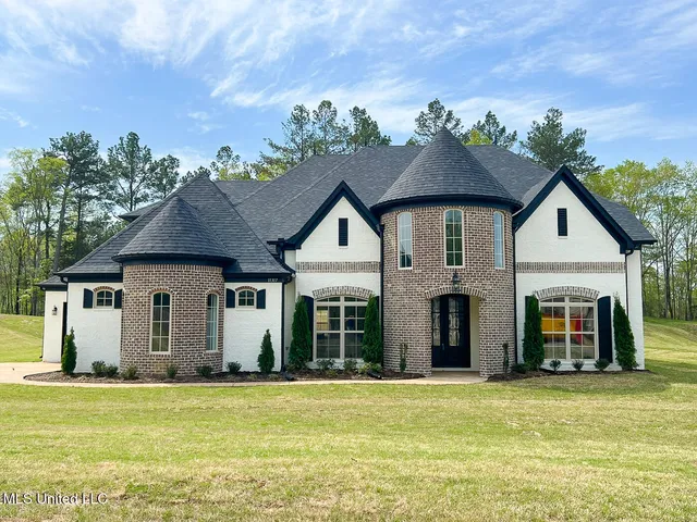 $551,000 | 206 Poplar Lane, Holly Springs, MS 38635