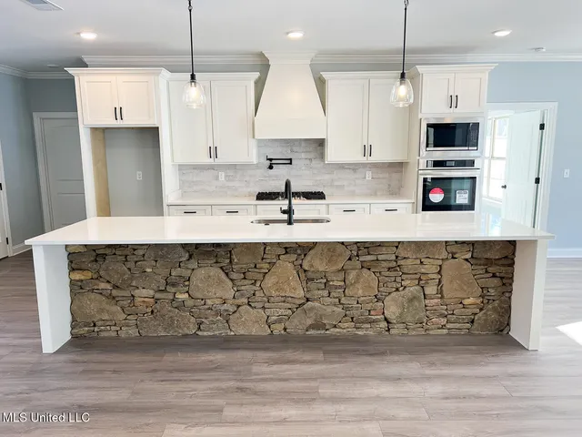 $551,000 | 206 Poplar Lane, Holly Springs, MS 38635