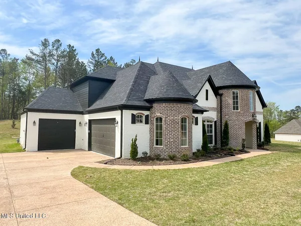$551,000 | 206 Poplar Lane, Holly Springs, MS 38635