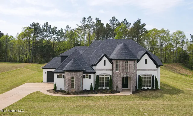 $551,000 | 206 Poplar Lane, Holly Springs, MS 38635