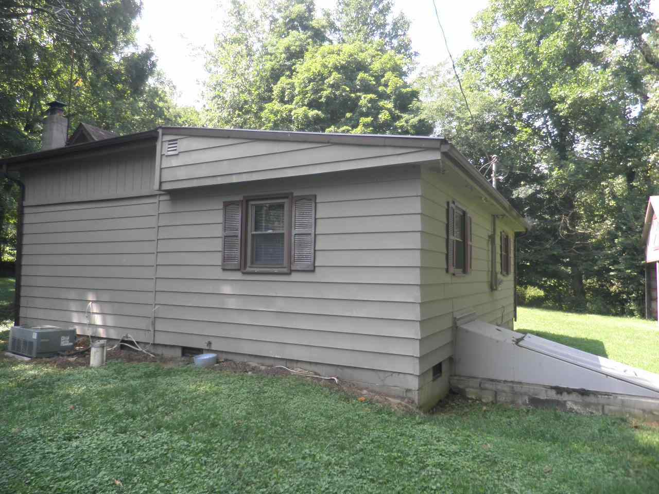 559 Clark Road Spencer, IN 47460 - Photo 5 of 11 Gallery Image 5