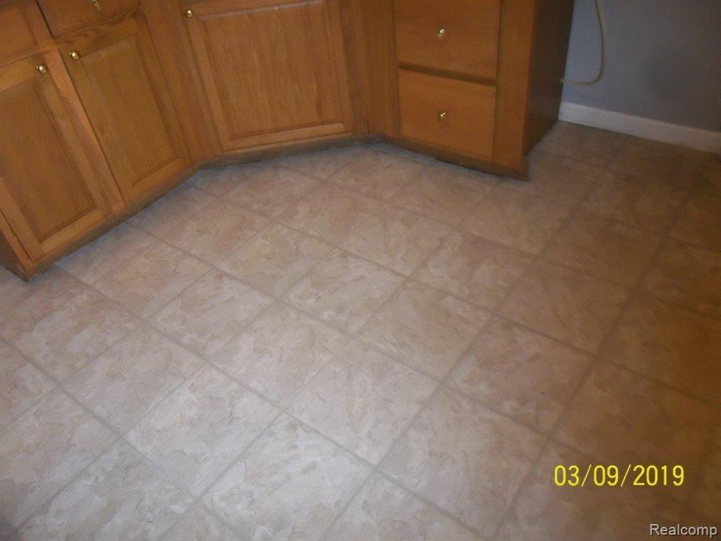 9342 Appleton Redford, MI 48239 - Photo 8 of 12