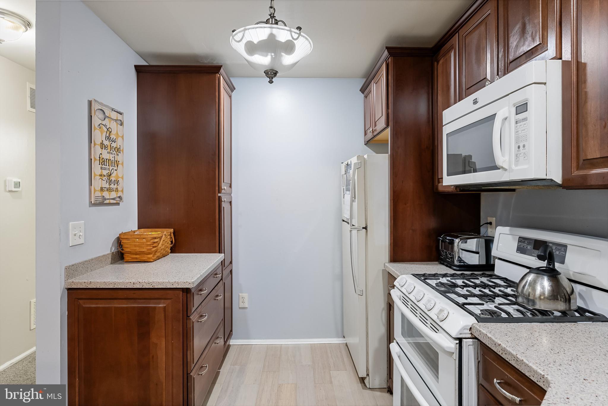 75 Club Place Absecon, NJ 08205 - Photo 11 of 22 Kitchen 2
