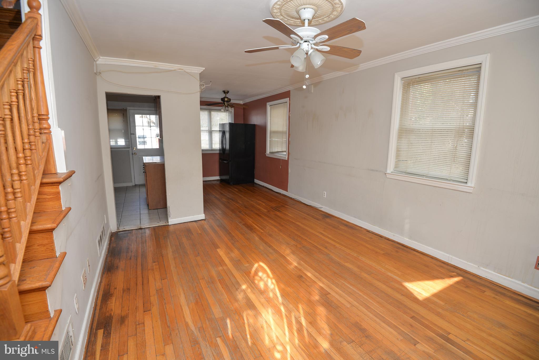 11910 Bluhill Road Silver Spring, MD 20902 - Photo 8 of 44 Living room