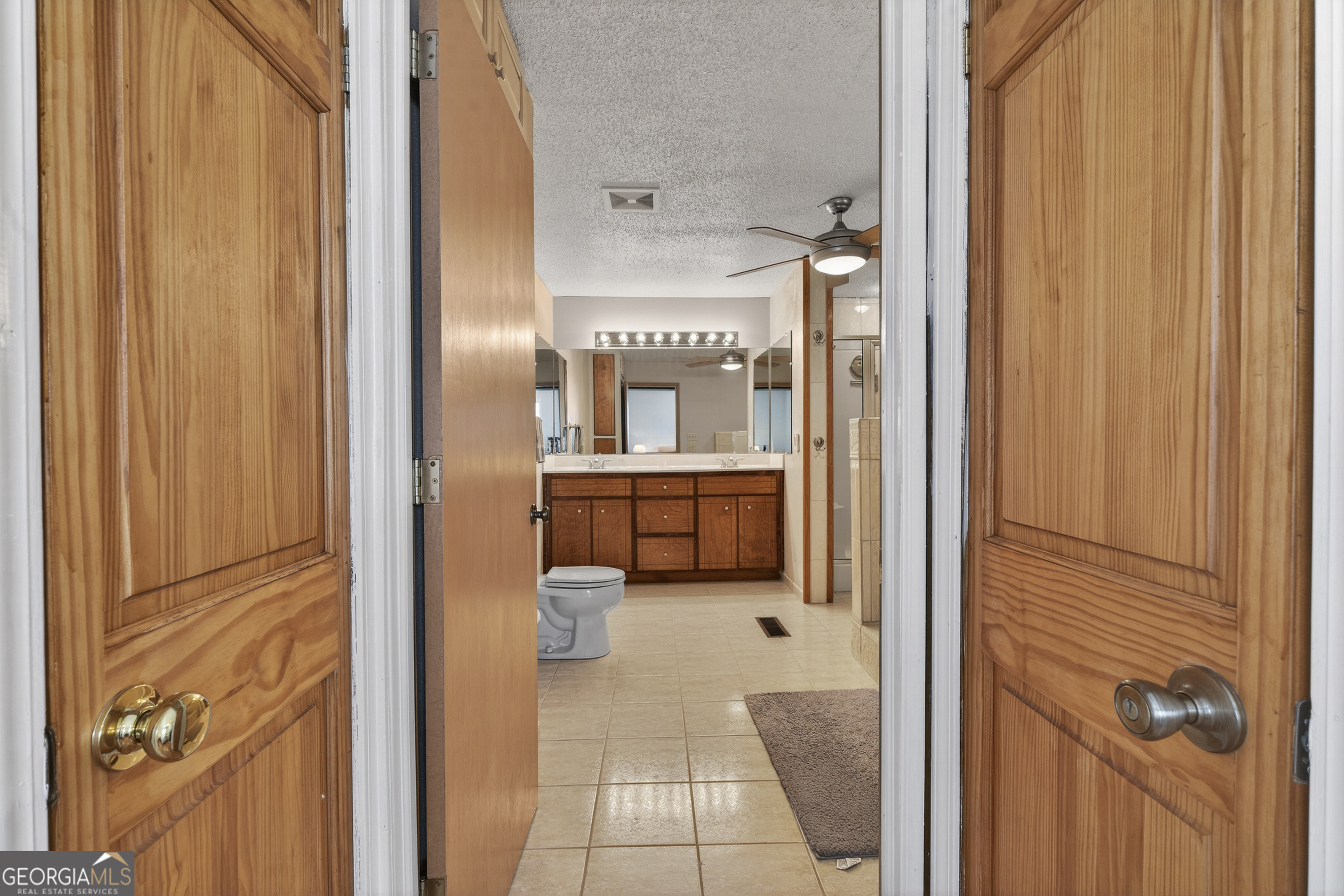 231 B Little Road Northwest Milledgeville, GA 31061 - Photo 34 of 67 a bathroom with a tub and shower
