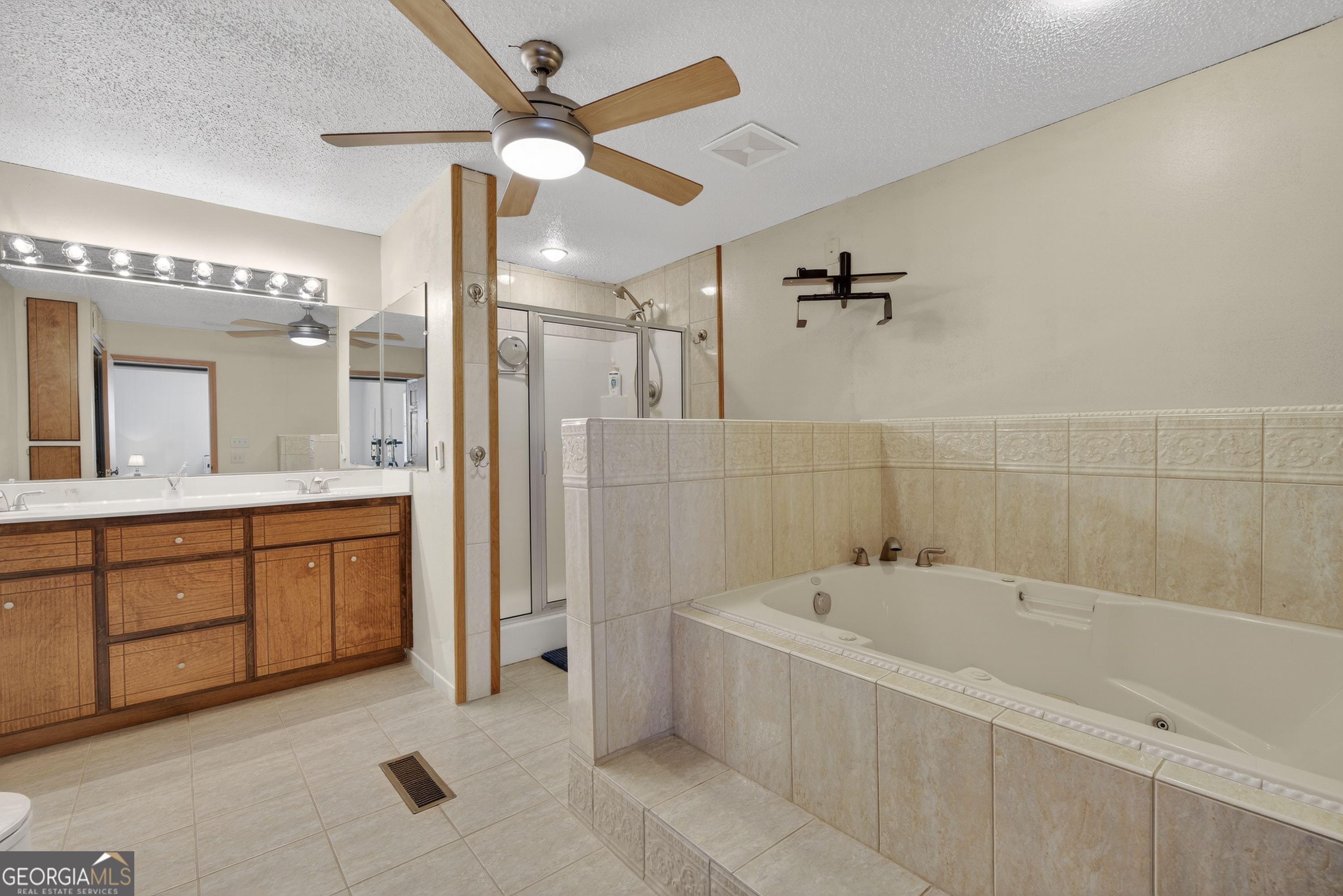 231 B Little Road Northwest Milledgeville, GA 31061 - Photo 35 of 67 a spacious bathroom with a tub sink and mirror