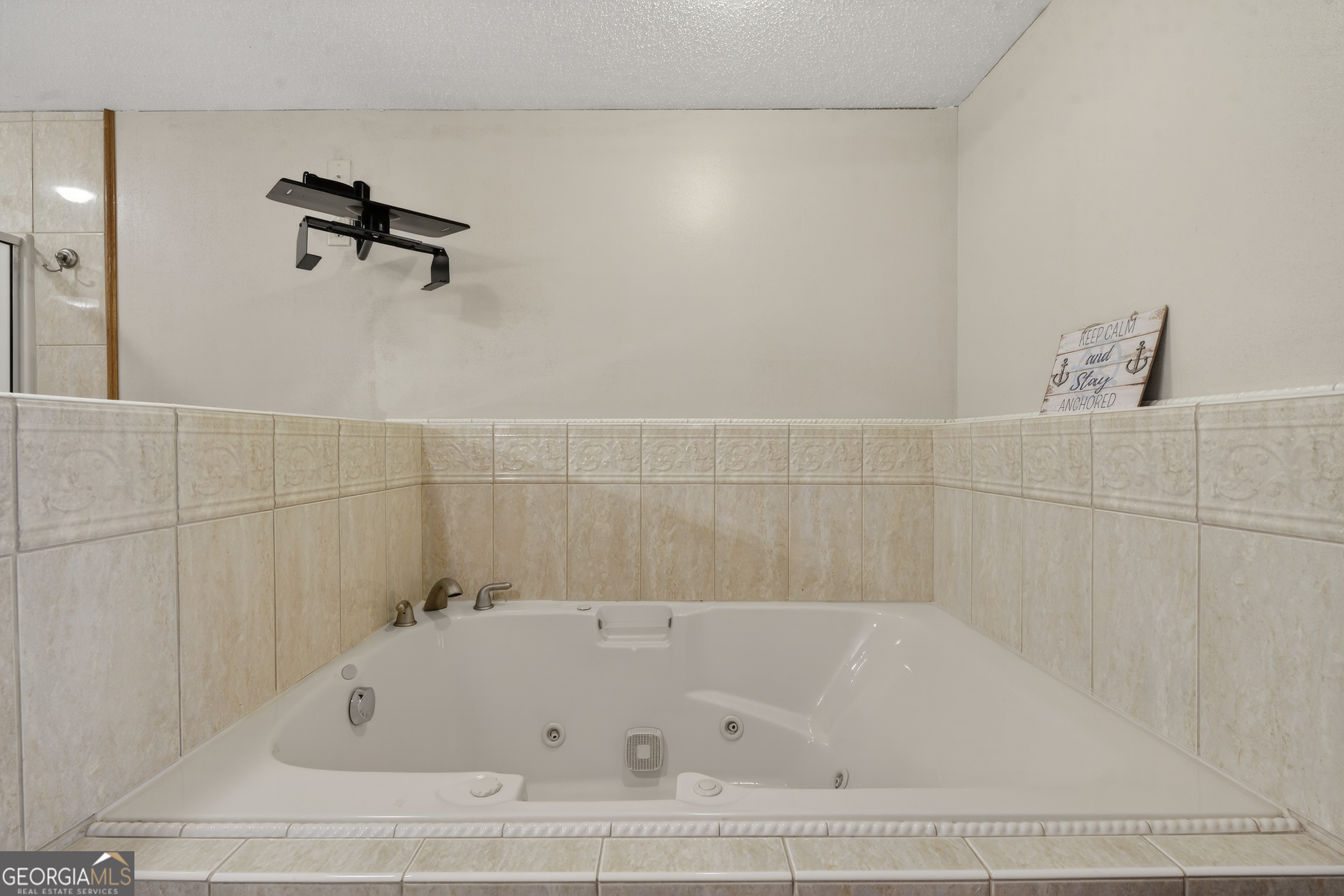 231 B Little Road Northwest Milledgeville, GA 31061 - Photo 36 of 67 a bathroom with a bathtub