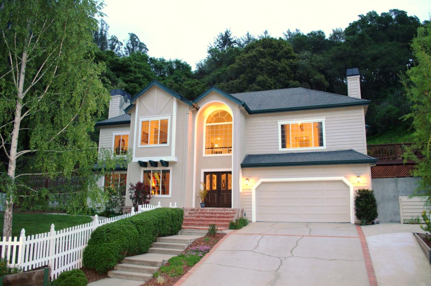 40 Nunes Road Watsonville, CA 95076 - Photo 1 of 42 a front view of a house with garden