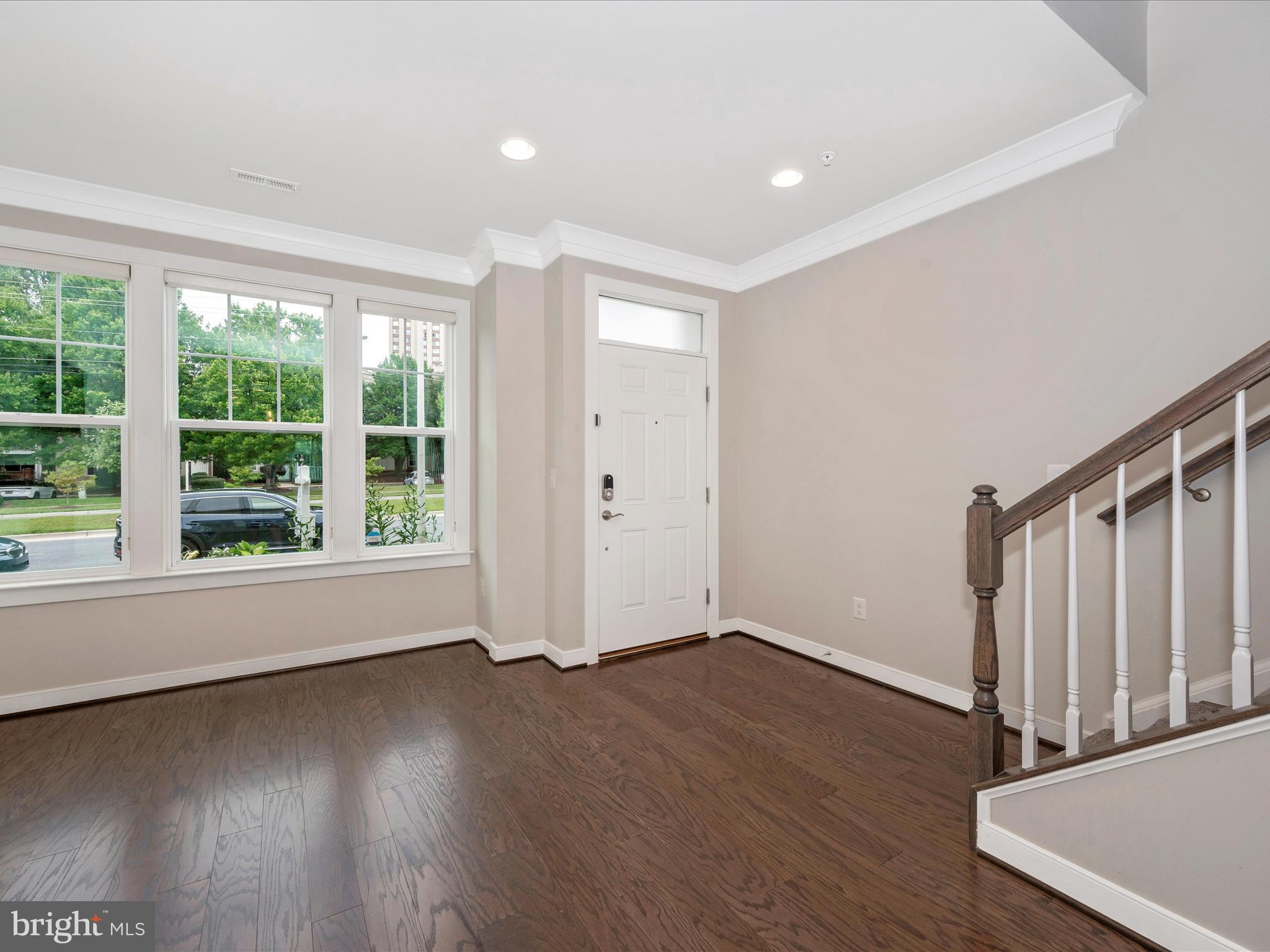 9754 Fields Road Gaithersburg, MD 20878 - Photo 4 of 104 Entry