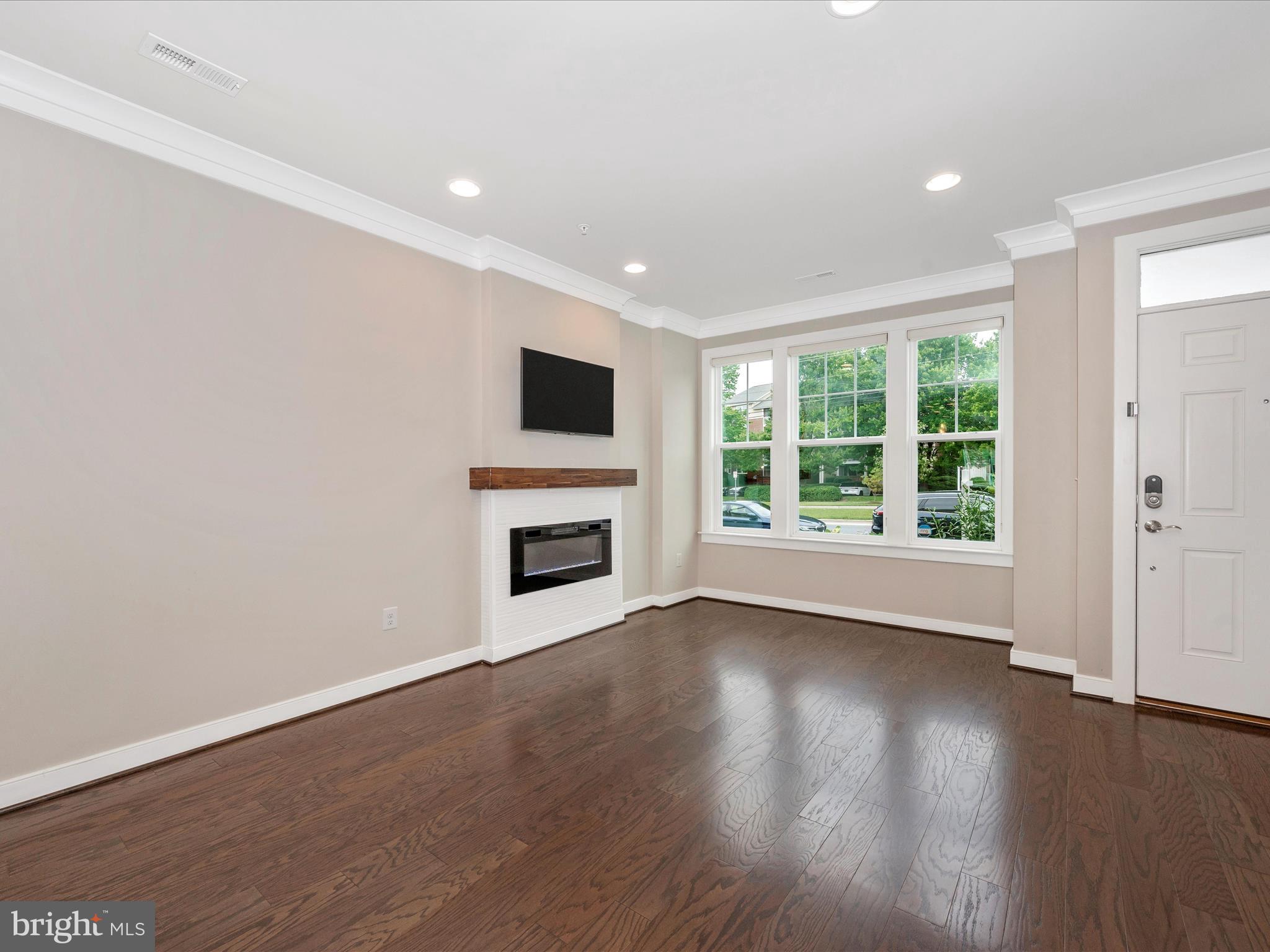 9754 Fields Road Gaithersburg, MD 20878 - Photo 5 of 104 Living Room