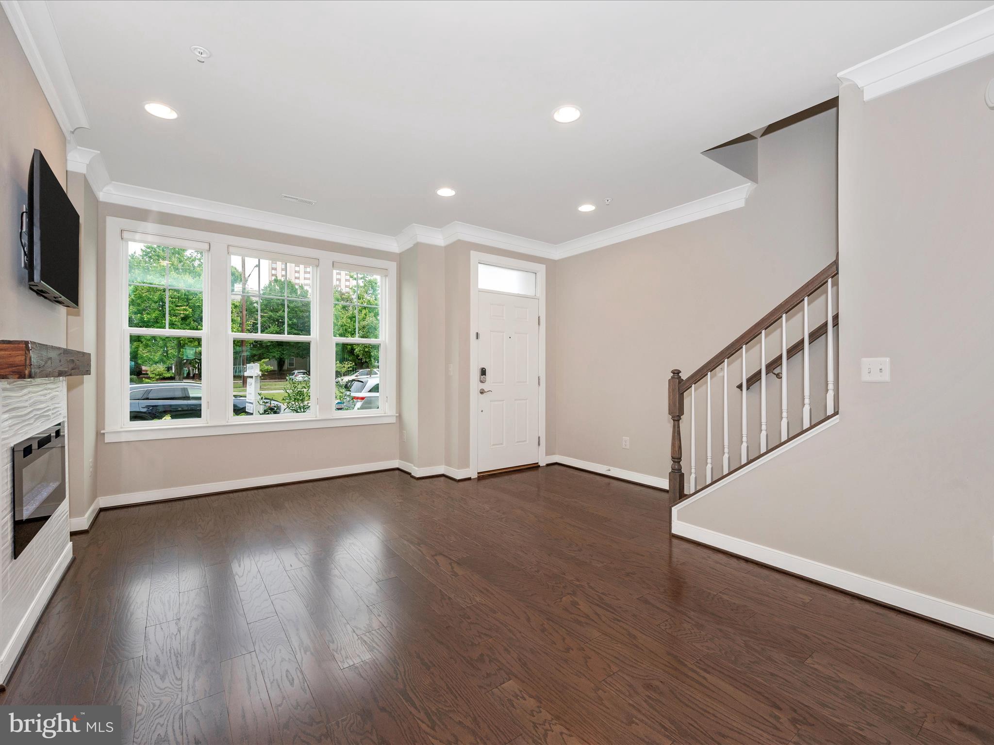 9754 Fields Road Gaithersburg, MD 20878 - Photo 6 of 104 Living Room