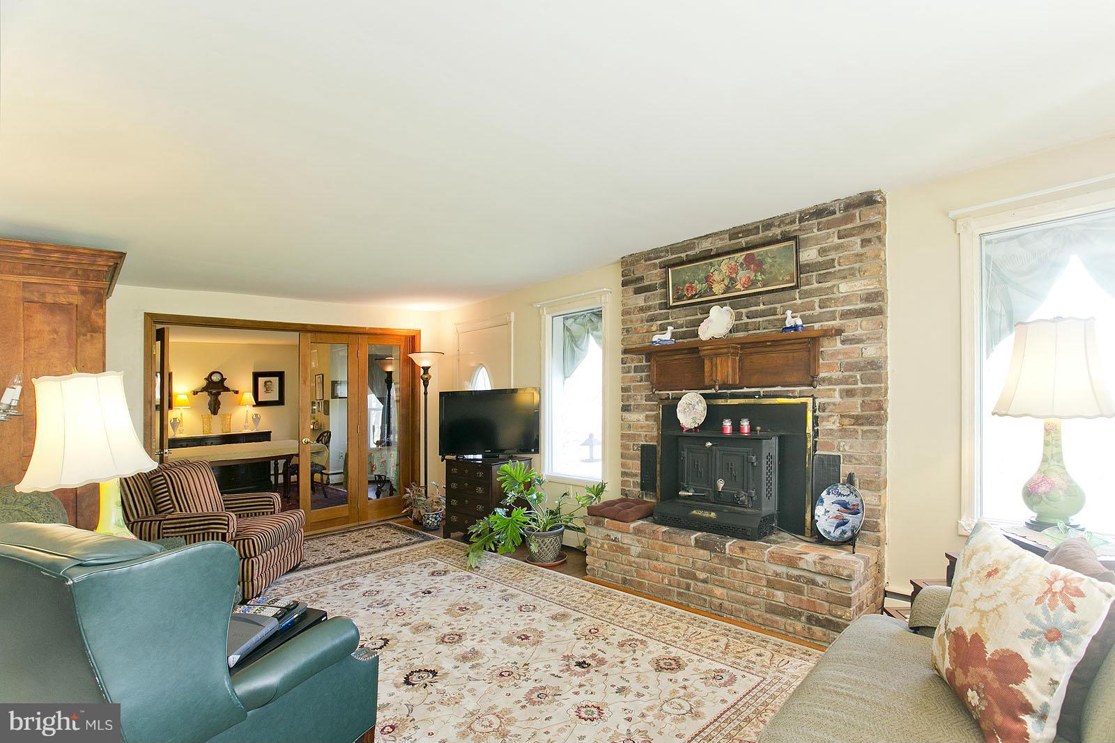 1236 North Timber Ridge Road Cross Junction, VA 22625 - Photo 11 of 30 Living Room