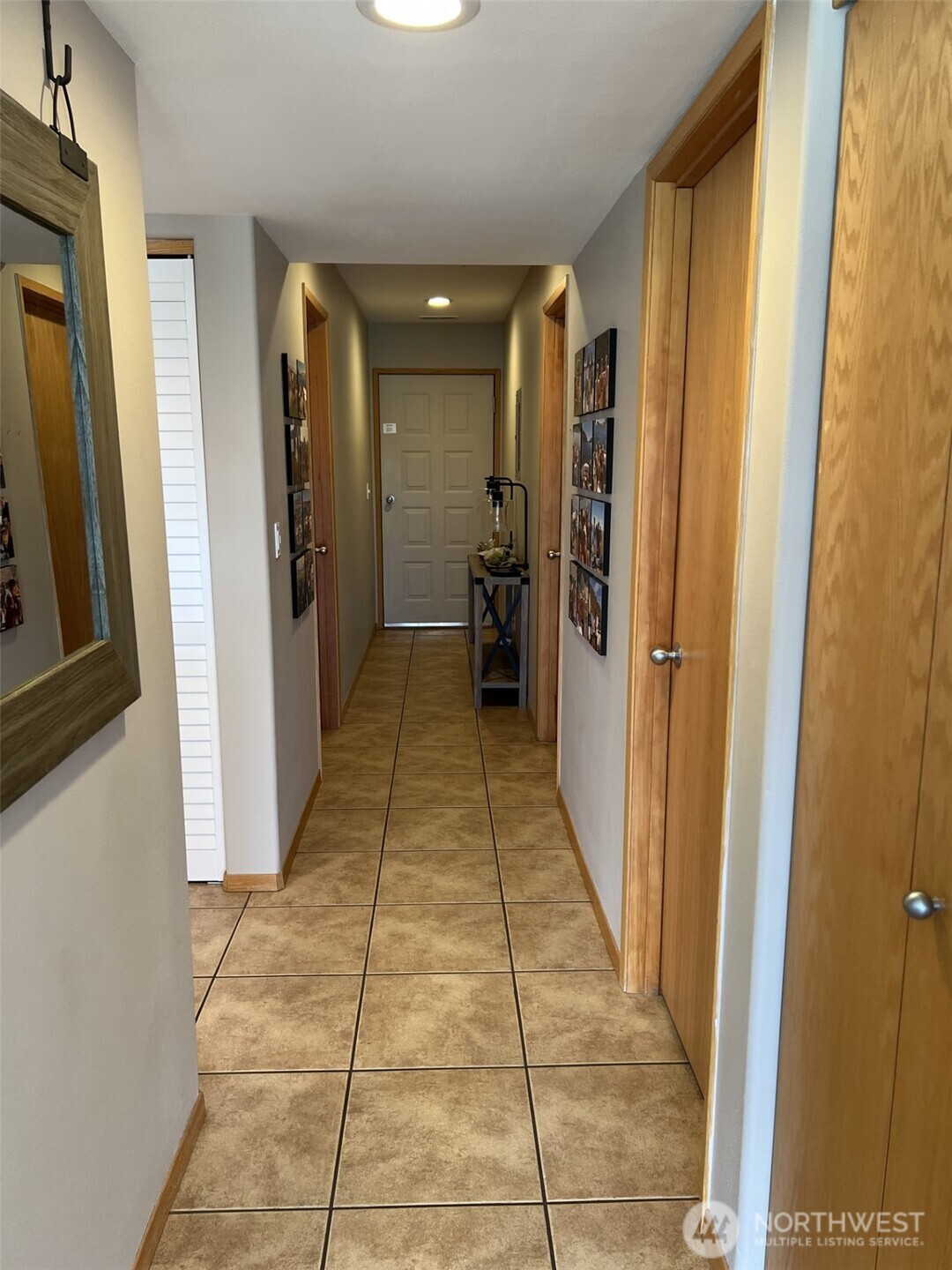 8997 Crescent Bar Road Northwest, Unit C118 Quincy, WA 98848 - Photo 14 of 33 a view of a hallway with wooden floor and a bathroom