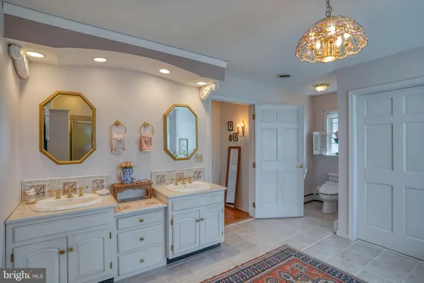 a black and white photo of a living room