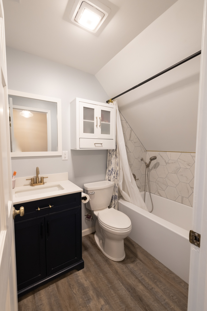 394 West Hawkins Street Kankakee, IL 60901 - Photo 16 of 26 a bathroom with a sink toilet a mirror and shower