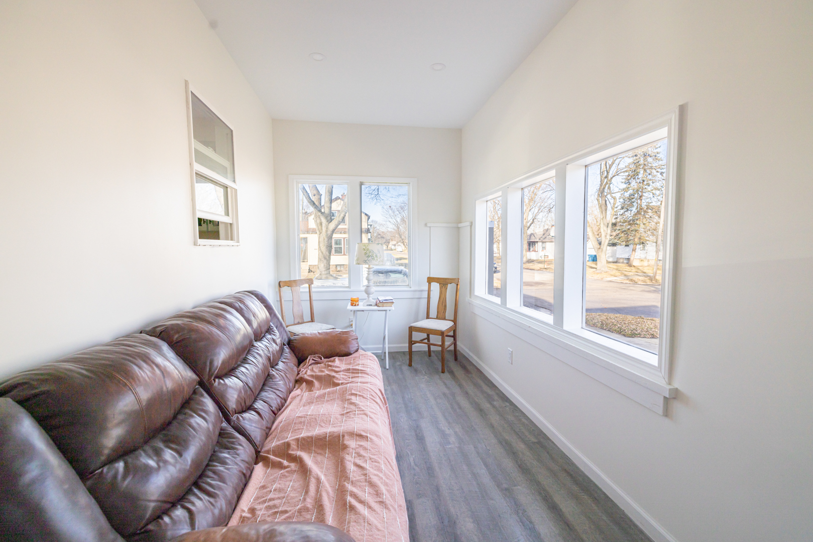 394 West Hawkins Street Kankakee, IL 60901 - Photo 2 of 26 a living room with furniture and a window