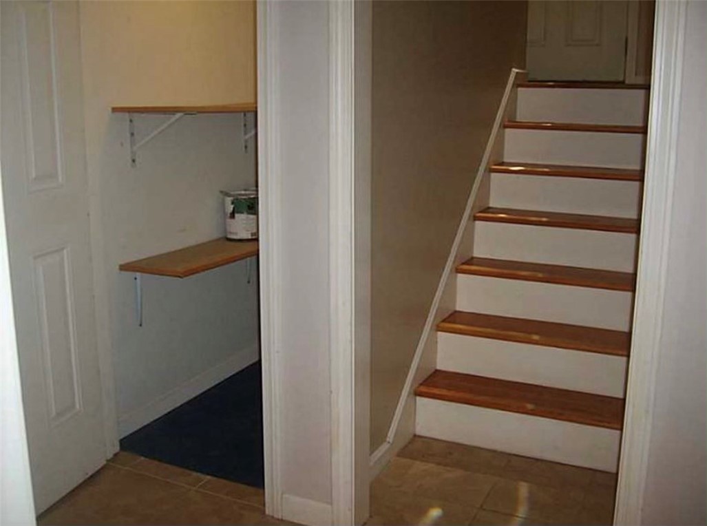 110 Holmes Road Warwick, RI 02888 - Photo 4 of 12 Gallery Image 4