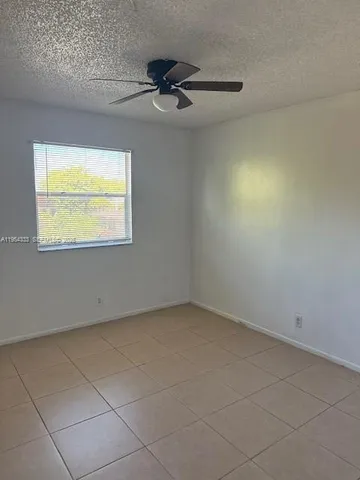 $2,400 | 3920 Woodside Drive, Unit 5, Coral Springs, FL 33065