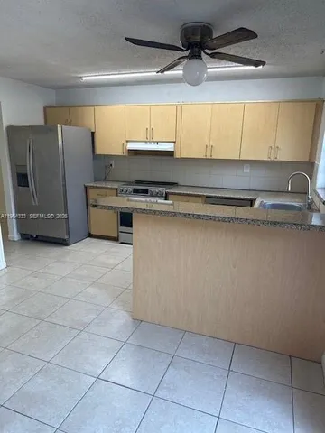 $2,400 | 3920 Woodside Drive, Unit 5, Coral Springs, FL 33065