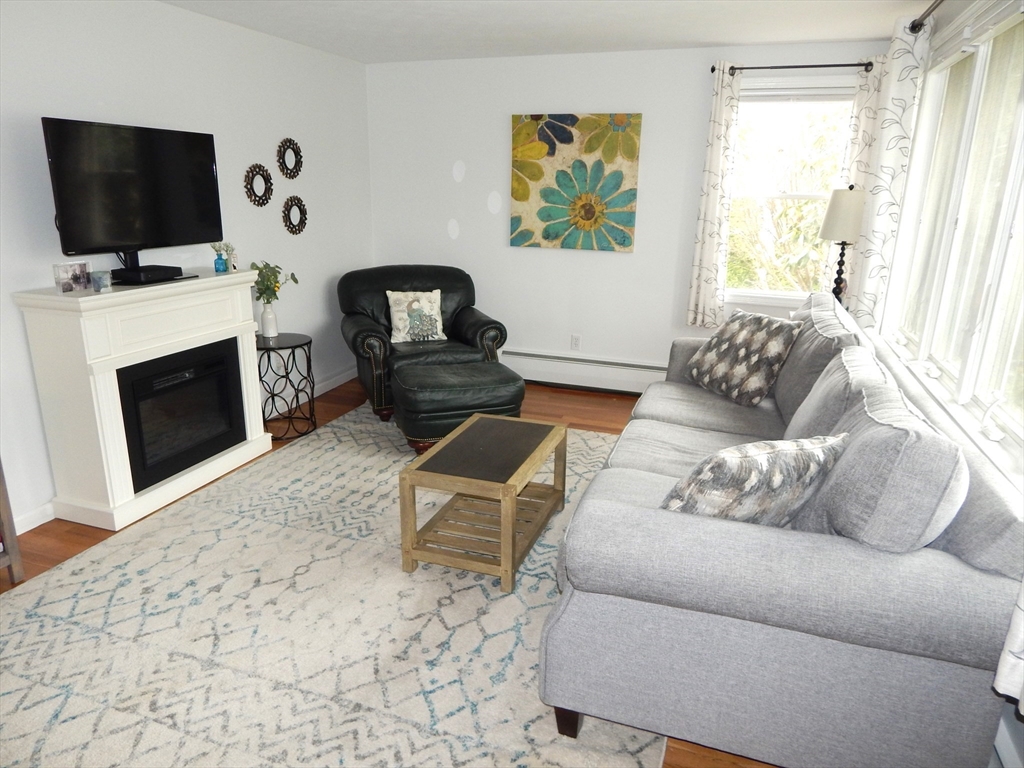 41 Hingham Road Grafton, MA 01536 - Photo 4 of 22 Gallery Image 4
