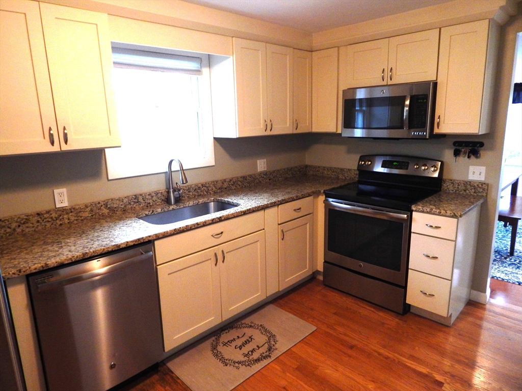 41 Hingham Road Grafton, MA 01536 - Photo 7 of 22 Gallery Image 7