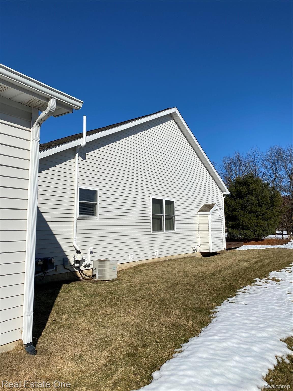 4005 Eastbridge Road, Unit 3 Stockbridge, MI 49285 - Photo 26 of 27 IMG_1681.jpg