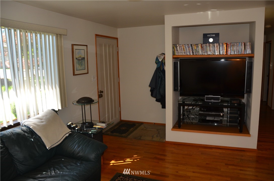 19625 Bartlett Road Bothell, WA 98012 - Photo 2 of 9
