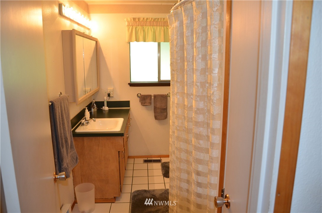 19625 Bartlett Road Bothell, WA 98012 - Photo 4 of 9