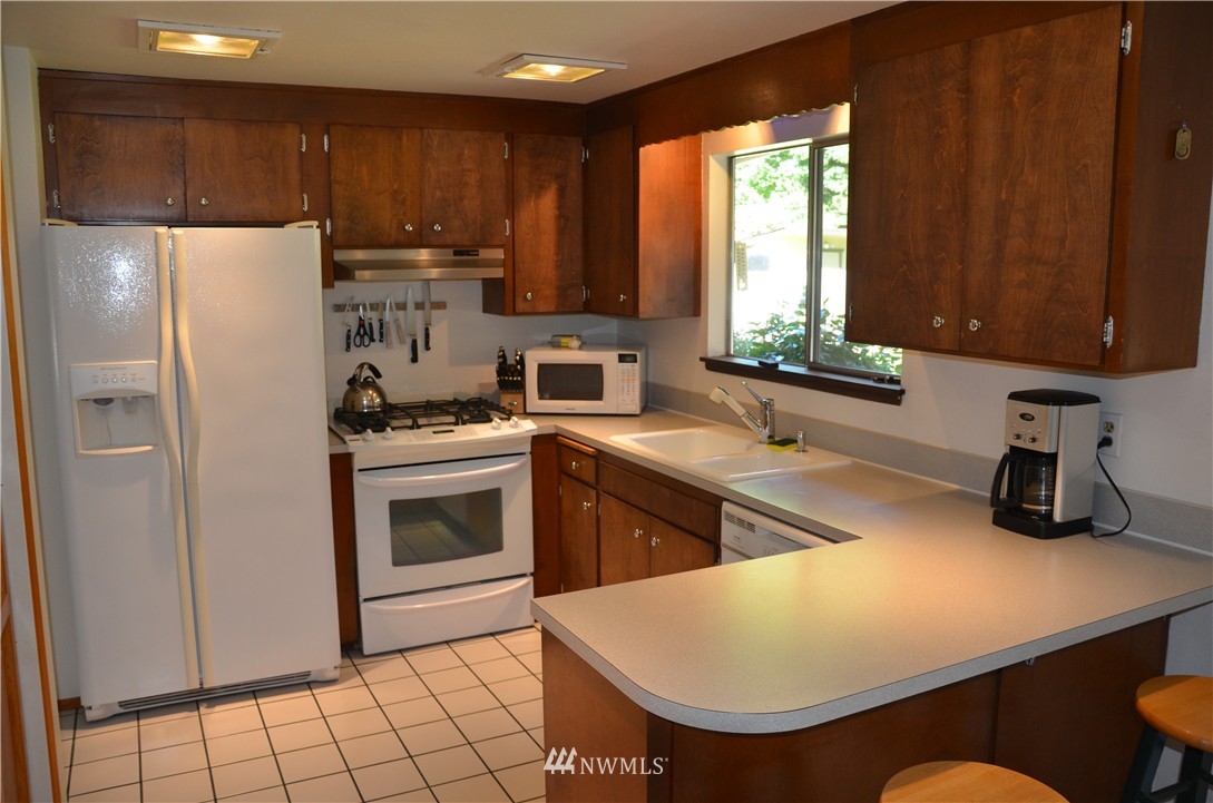 19625 Bartlett Road Bothell, WA 98012 - Photo 6 of 9